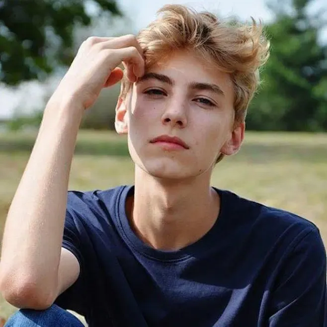 وسیم اکرم avatar